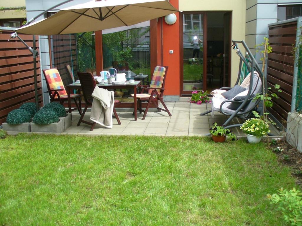 Garden Apartment With Garage In Central Prague Exterior photo